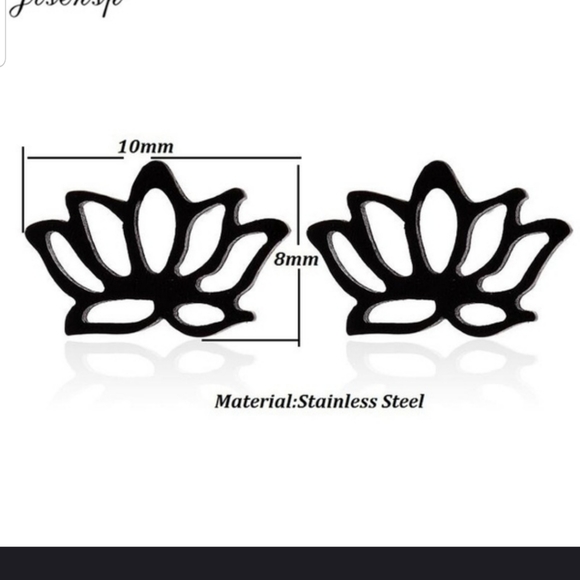 Beautiful Open Lotus Flower earrings in SILVER - Picture 2 of 9